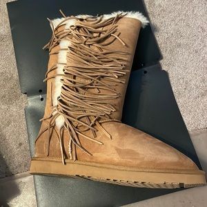 Kookaburra by UGG women sheepskin fashion boots Size 9